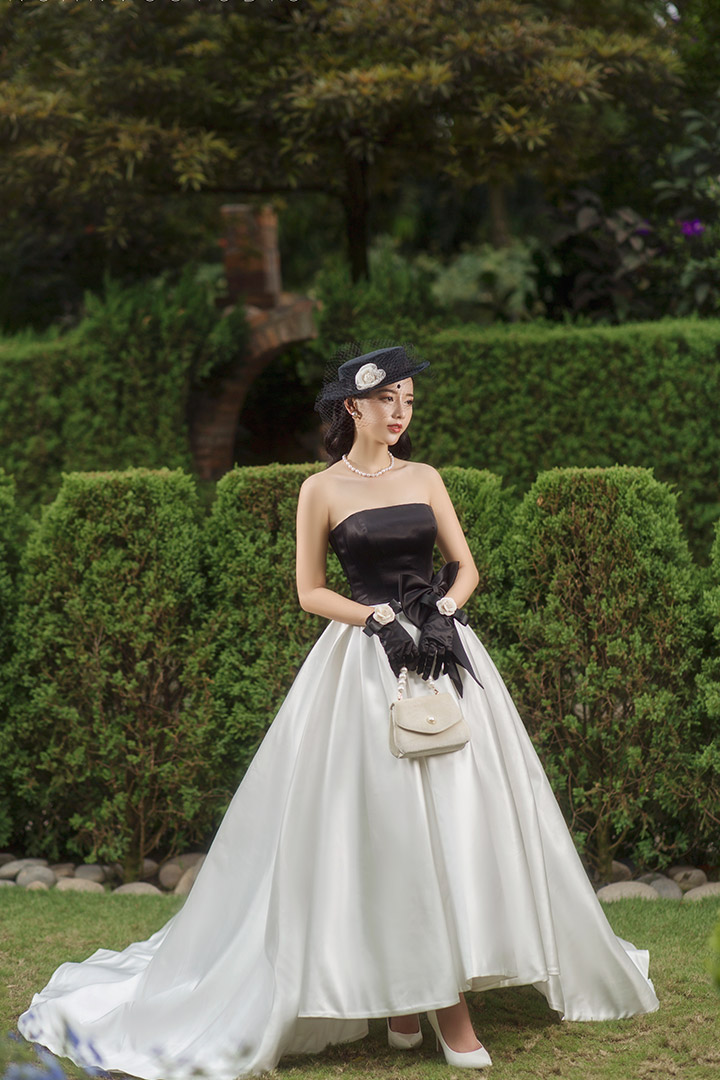 Ảnh cưới Vũ Garden Hân Khang - Royal Garden Concept  VÁY TRẮNG ĐEN CỔ ĐIỂN