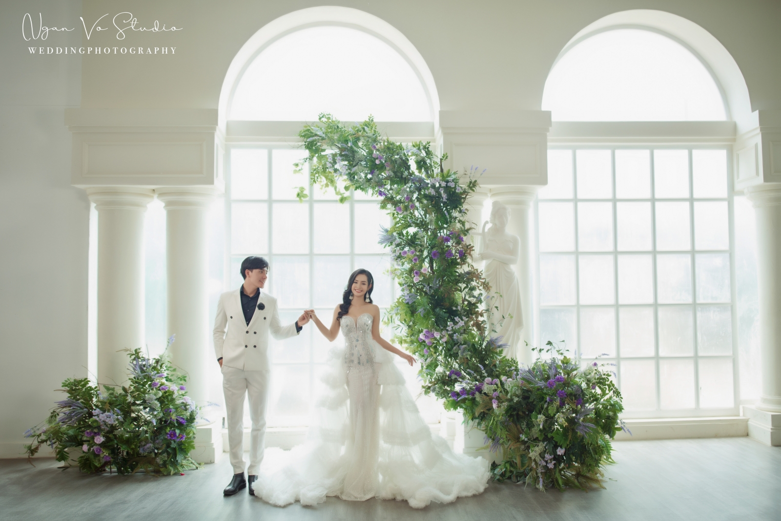 Ảnh cưới phim trường Alibaba - Váy đuôi cá tráng gương 
